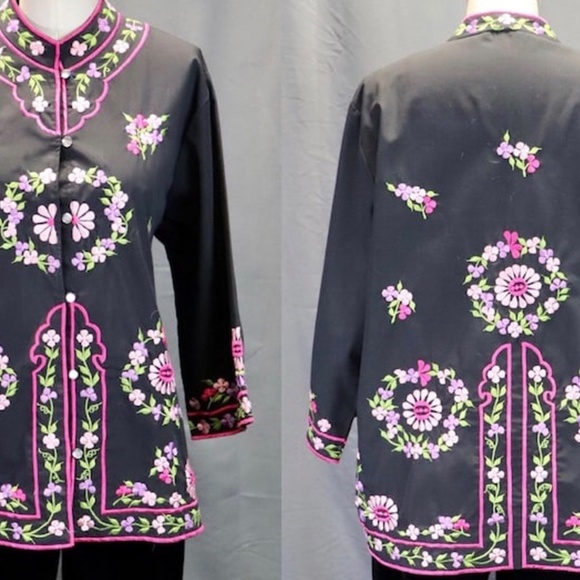 Beautiful Black and Pink Embroidered Light Jacket NWT - Picture 3 of 3